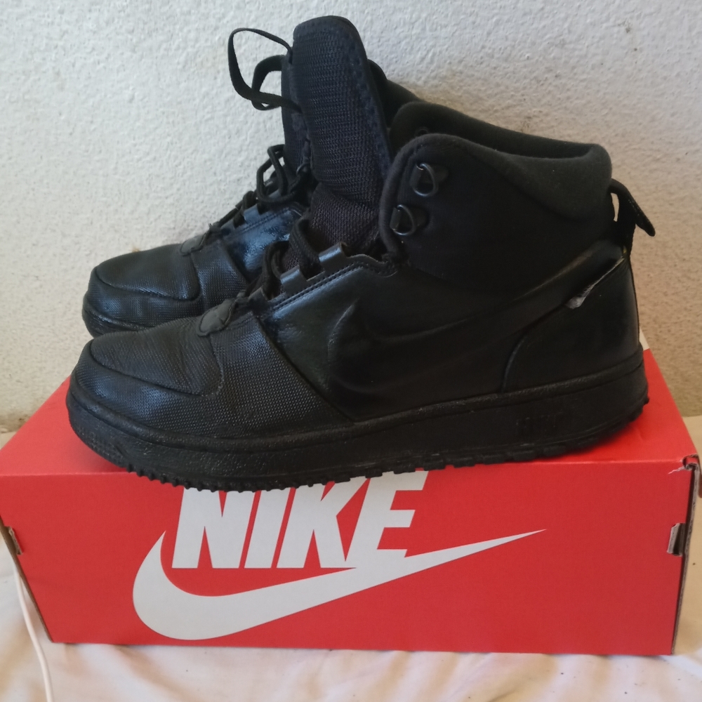 Nike uptowns